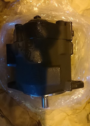 Насос гидравлический аксиально-поршневой #RB238-61112